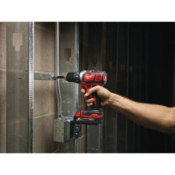Аккумуляторная дрель-шуруповерт Milwaukee M18 BDD-202C
