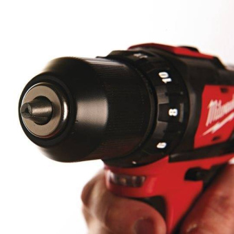 Аккумуляторная дрель-шуруповерт Milwaukee M12 BDD-202C