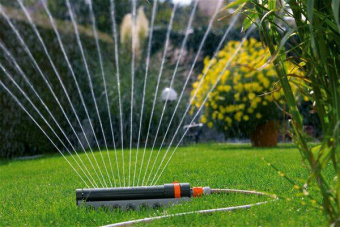 Дождеватель осцилирующий Gardena Aquazoom 250/1