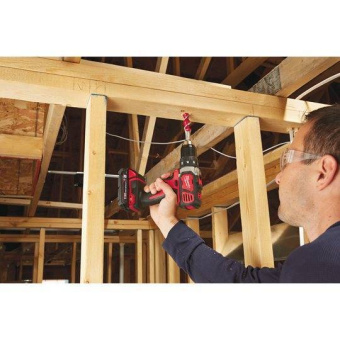 Аккумуляторная дрель-шуруповерт Milwaukee M18 BDD-202C