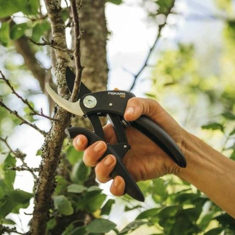 Секатор Fiskars плоскостной PowerLever P56